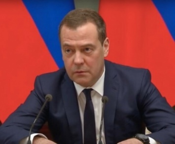 Медведева погубил снег: россияне нашли причину перестановок в Кремле (фото)