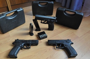 Под носом у прокуратуры: одесская полиция выдает разрешения на оружие псевдожурналистам