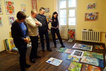 В Кривом Роге на победу в открытом городском конкурсе живописи имени Григория Синицы претендовали 750 участников
