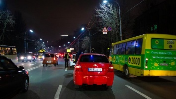 В Киеве Chevrolet "влетел" в пешехода (фото)