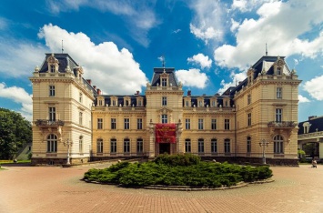 Что посетить во Львове: дворец Потоцких - жемчужина среди достопримечательностей города