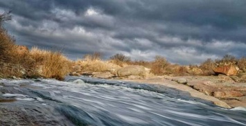 В Сети появились зимние фото уникального водопада Днепропетровщины