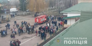 На Киевщине неизвестный распылил газ в школе