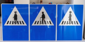 В Женеве появятся "женские" дорожные знаки