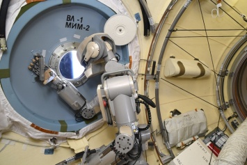 Новый российский робот заменит космонавтов во время опасных работ на МКС