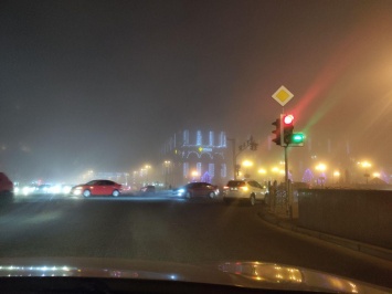 Киев накрыл густой туман накануне Крещения. В сети делятся фото