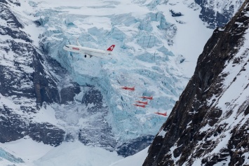 Swiss устроила авиашоу в Альпах с участием Patrouille Suisse