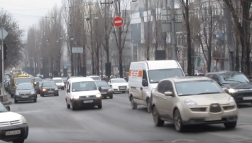 Украинцам запретили ездить на своих авто: люди в недоумении - что происходит