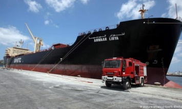 На востоке Ливии Хафтар перекрыл все порты и приказал прекратить отгрузку нефти