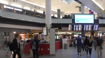 ЧП в аэропорту Лондона: сотни пассажиров экстренно эвакуировали, повсюду полиция - что происходит