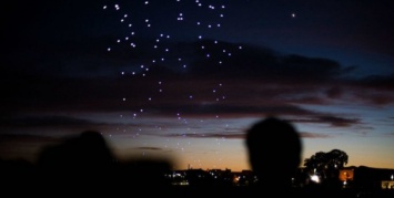 Мурашки по коже: сеть озадачена странными огнями, замеченными в небе над Украиной (видео)