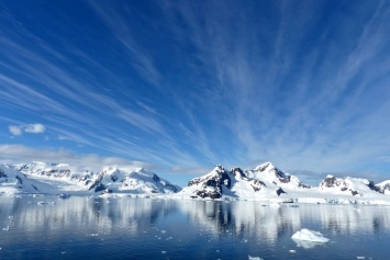 Полярное Крещение: полярники показали, как праздновали в антарктической "купели" (фото)