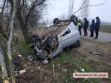 Под Николаевом перевернулся «Деу»: водитель погиб, двое пострадавших