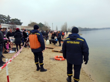 Спасатели Луганщины: ни одного ЧП на водоемах во время празднования Крещения не произошло