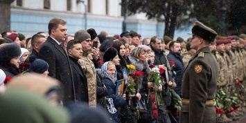 Зеленский почтил память защитников Донецкого аэропорта (Фото)