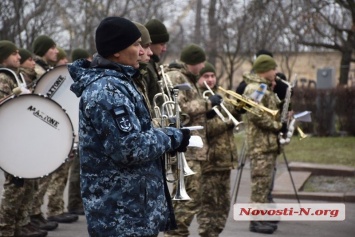 В Николаеве военные провели концерт в память годовщины обороны аэропорта «Донецк»