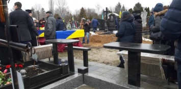 В Киеве прощаются с погибшими в катастрофе под Тегераном пилотами: фото и видео
