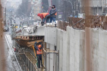 На Шулявке продолжают переделывать мост