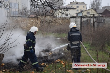 Центр Николаева заполонил черный дым - горел мусор. ВИДЕО
