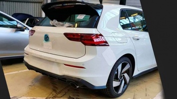 Новый Volkswagen Golf GTI замечен без камуфляжа (ФОТО)