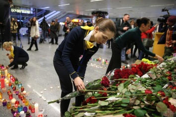 "Теперь летают еще выше": в Украине простились с членами экипажа сбитого самолета (видео)