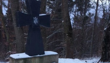 В Польше уничтожили мемориальную доску на могиле воинов УПА