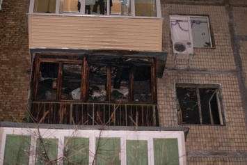 В Киеве пенсионерка спровоцировала пожар в квартире и отказывалась открывать дверь спасателям (фото, видео)