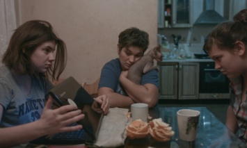 Представлен международный трейлер фильма о Донбассе "Земля голубая, будто апельсин"