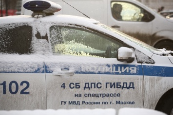 В Новосибирске уволен сотрудник ДПС, заливший в автомобиль виски