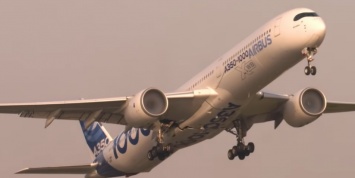 Гражданский Airbus впервые взлетел без участия пилота