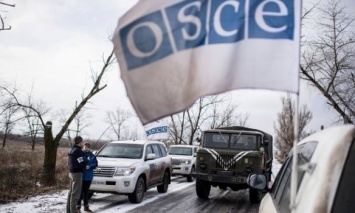 ОБСЕ зафиксировала на границе с Россией колонну грузовиков и автобусов с людьми