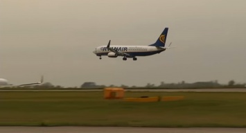 Самолет Ryanair вспыхнул прямо в воздухе: видео