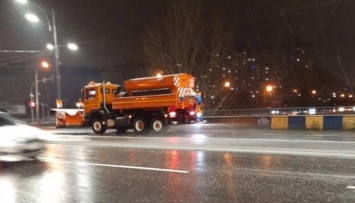 В ожидании снега: в столице подготовили более 400 единиц спецтехники