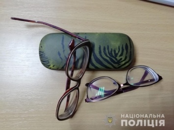 Мошенник продал пенсионерке «целебные» очки за 10 тыс. грн