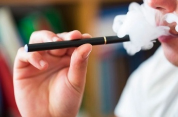 Курили электронные сигареты: троих киевских школьников срочно госпитализировали