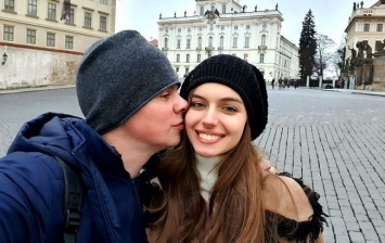 Поднебесная парочка: Дмитрий Комаров с молодой супругой покорили редким совместным выходом