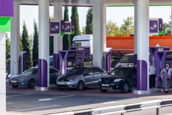 Еще одна сеть АЗС в Крыму снижает цены на топливо