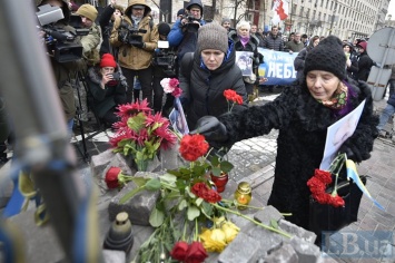 В Киеве почтили память первых погибших в Революции Достоинства