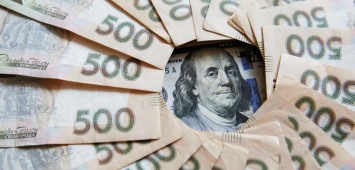Доллар дико взлетел: в НБУ признали крах гривны и официально повысили курс валют