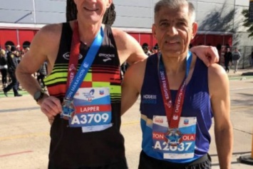 Два спортсмена дважды выбежали марафон из 3-х часов в течение шести разных десятилетий