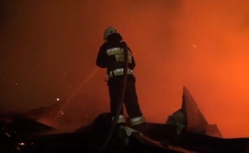 Одесса в огне - город заволокло черным дымом, кругом пожары. Пугающее видео