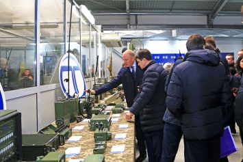 Разумков посетил одесский завод "Телекарт-Прибор": "Побольше бы таких национальных производств"