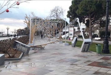 Люди молились и плакали: на Крым обрушился мощный ураган, нет живого места