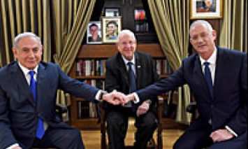 Премьер Израиля Нетаньяху и оппозиционер Ганц приглашены в США для обсуждения с Трампом "сделки века" по Ближнему востоку