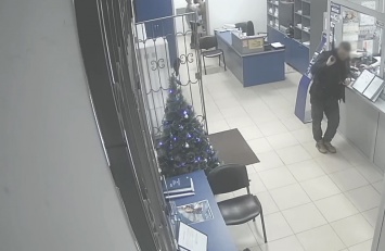 В Крыму мужчина с пластиковым автоматом попытался ограбить банк