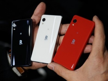 В Японии выпустили сверхкомпактный смартфон с 3,6-дюймовым дисплеем