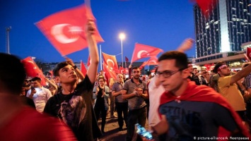 К чему привели массовые увольнения в Турции после попытки путча