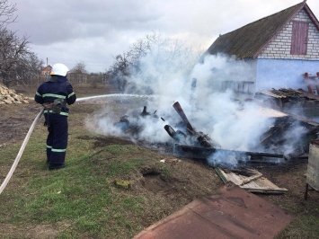 За сутки спасатели Николаевщины пять раз выезжали в жилой сектор на тушение пожаров (ФОТО)