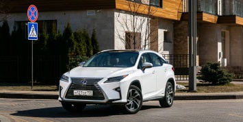 Lexus RX сохранил лидерство в премиум-сегменте в России в 2019 году