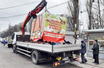 В Киеве ликвидируют ларьки с шаурмой